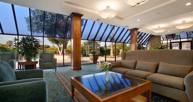Отель Doubletree By Hilton Сан-Бернардино Интерьер фото